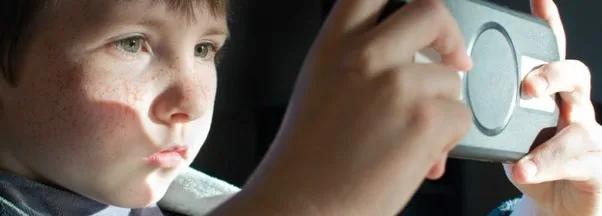 How_To_Prevent_Eye_Damage_From_Phones